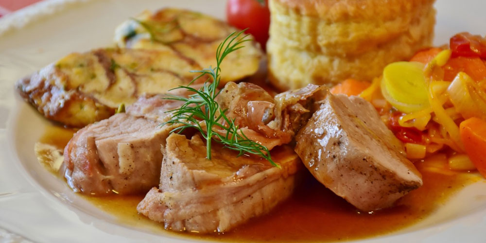 Schweinefilet mit roter Zwiebelsauce